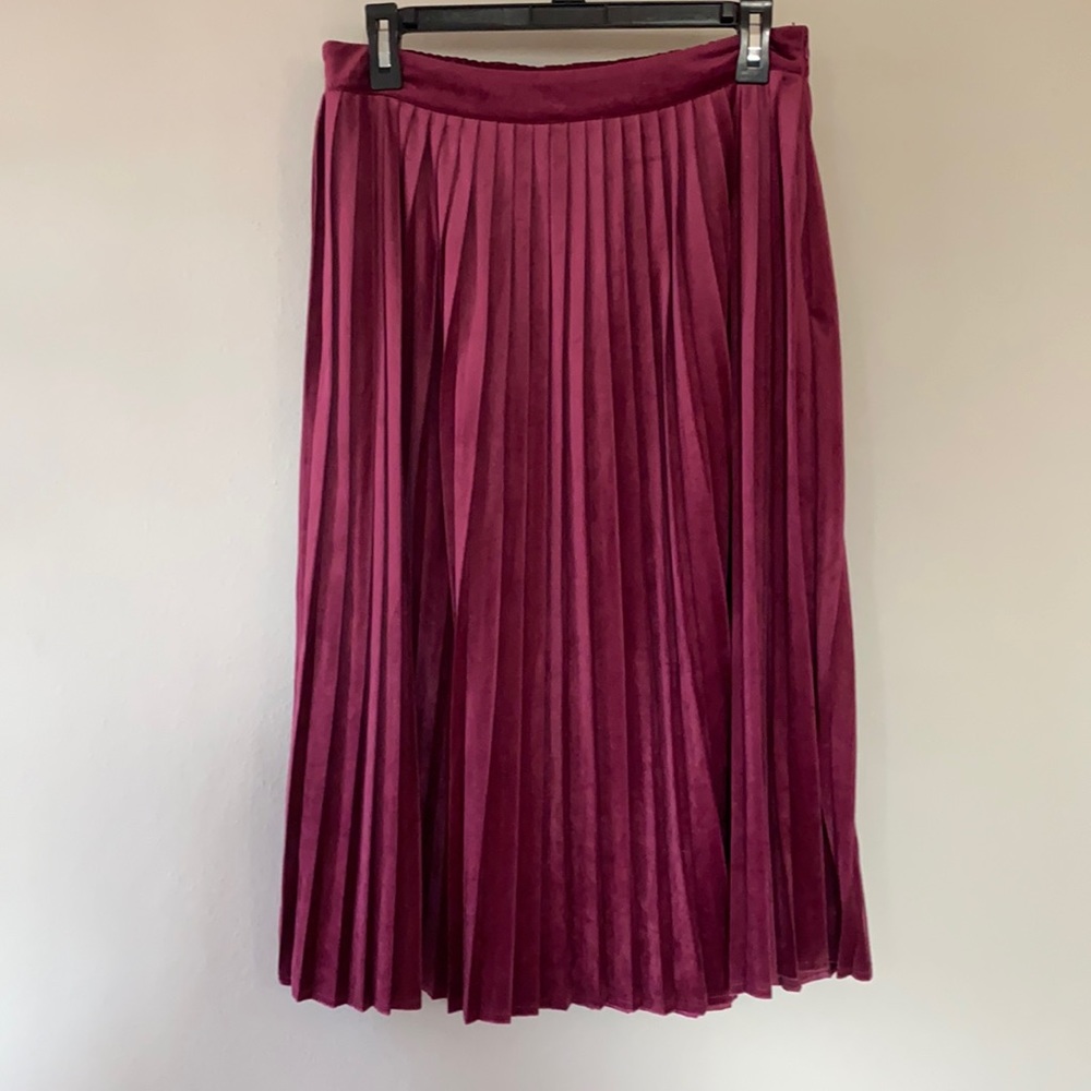 Pleated velvet skirt